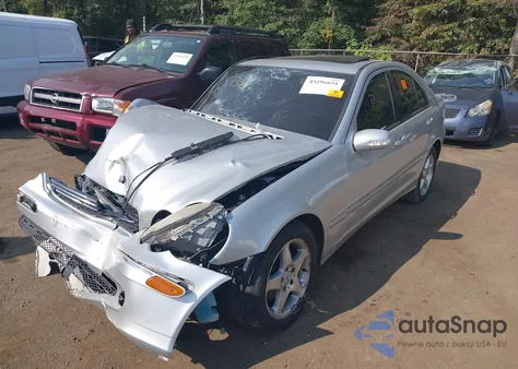 2002 Mercedes-Benz C 240 из США, поврежденный, VIN WDBRF61J22F261189